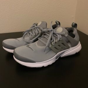 Nike Presto Shoes • Youth 7 (Women’s 8)
